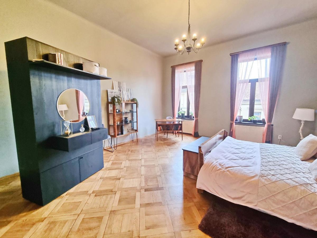 Brasov Old Town Center Apartments Екстер'єр фото